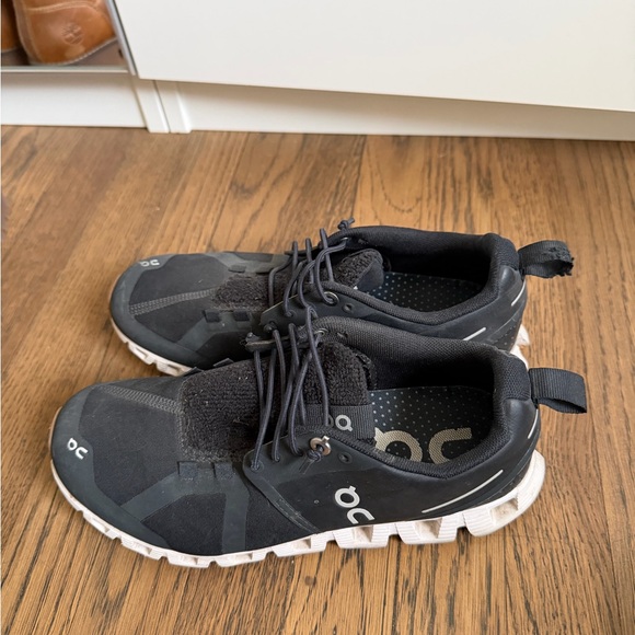 On Running Women’s Black Athletic Shoes - Picture 2 of 5